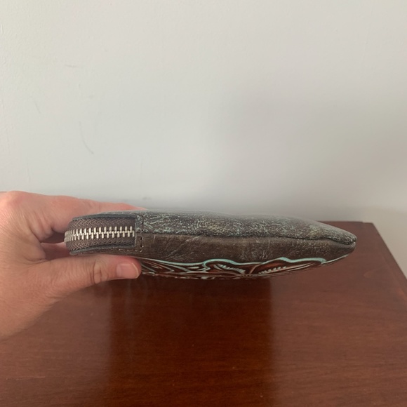 Patricia Nash Tooled Turquoise Cassini Wristlet--New in Box - Picture 6 of 12